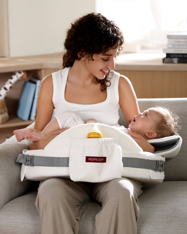 Translation missing: pl.Momcozy memory foam nursing pillow supporting baby, white with bottle pocket